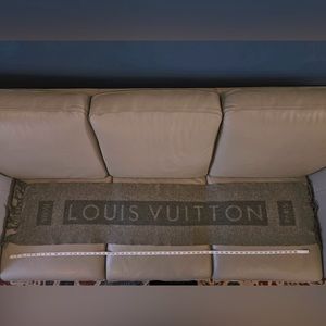 Louis Vuitton Cashmere scarf in gray
